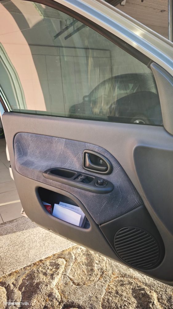 Renault Clio - 6