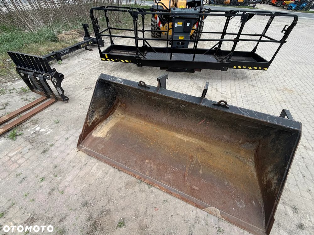 Caterpillar TH414 CAT Ładowarka Teleskopowa Dźwig Zwyżka 17 metrów wysuw z Bocianem. Udźwig 4 tony. Kosz z Pilotem. Widły. Łyżka szufla. Wysięgnik Bocian. Maszyna jak Nowa z Norwegii Pracowała w Urzędzie Komunalnym. KLIMATYZACJA. DEKRA BMWT. skręt 3 tryby 4 koła KRAB. Auto-poziomowanie! Zero luzów wycieków jak Nowa z salonu. Małe Gabaryty maszyny a potężny zasięg i udzwig! Skrzynia Hydrostatic 4 biegi. Zmiana na Pokrętle przy kierownicy. Wszystko Sterowane z 1 dżojstkika wraz z łapami! OKAZJA. Dużo dodatkowych sekcji hydraulicznych! pracowała głównie z koszem. Zero luzów - 5