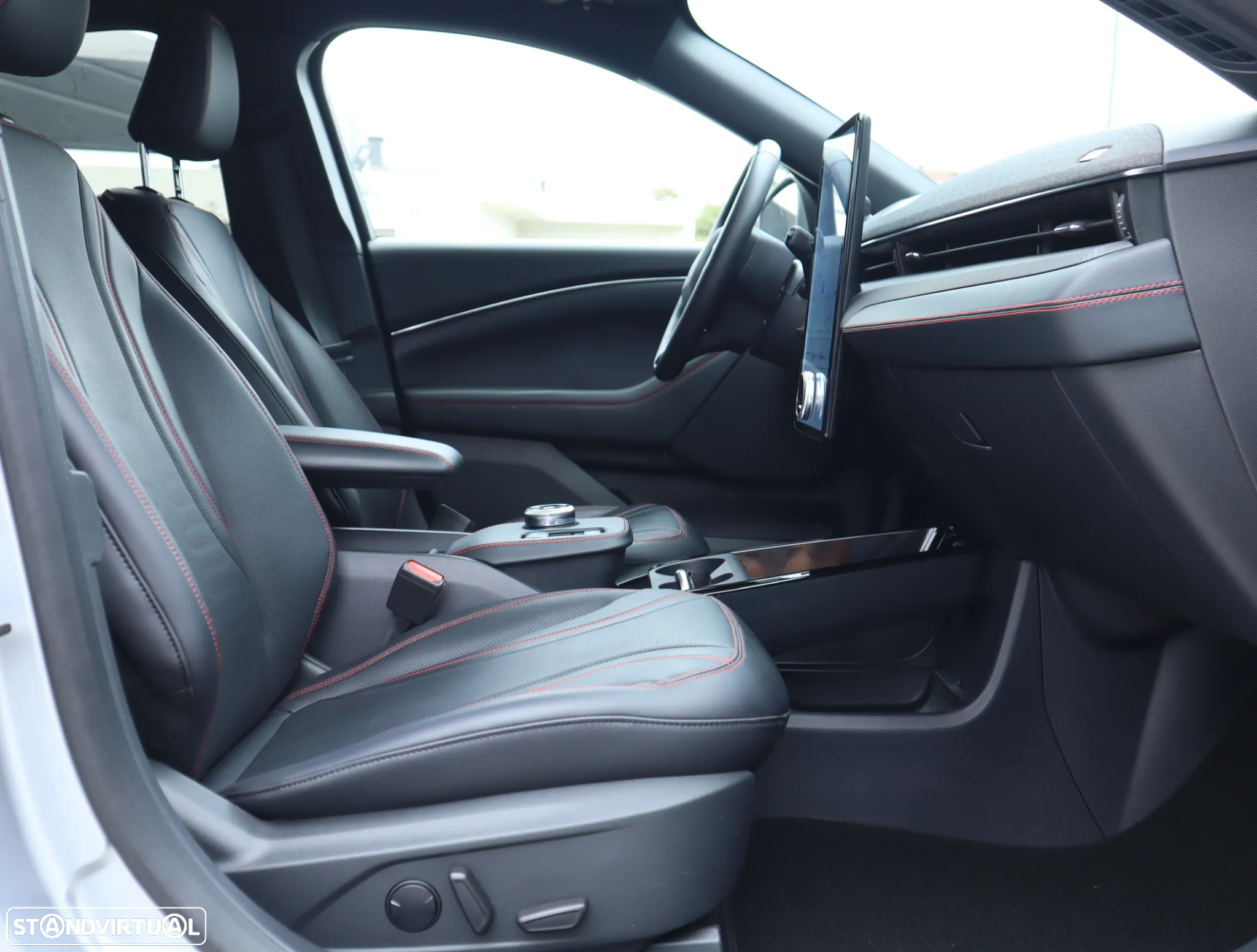 Ford Mustang Mach-E 75.7 kWh Premium AWD - 21