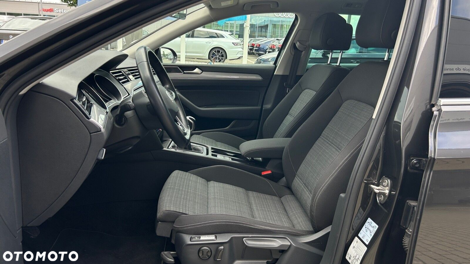 Volkswagen Passat 1.5 TSI EVO Business - 9