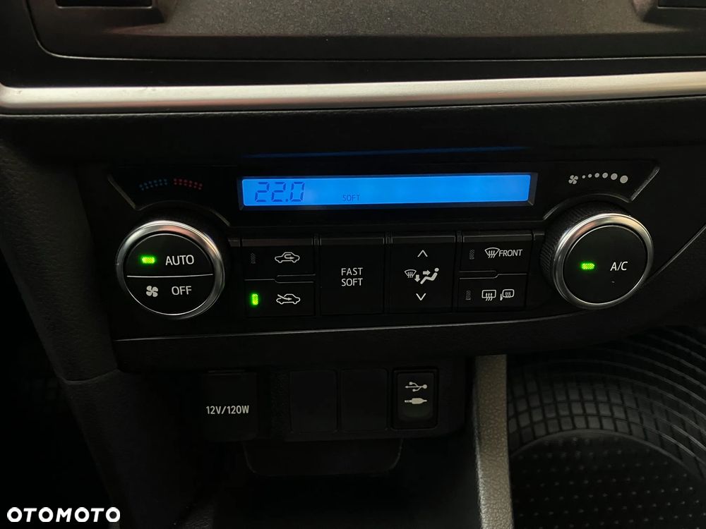 Toyota Auris 1.6 Premium - 24