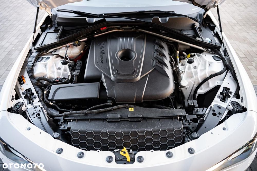 Alfa Romeo Giulia 2.2 - 10