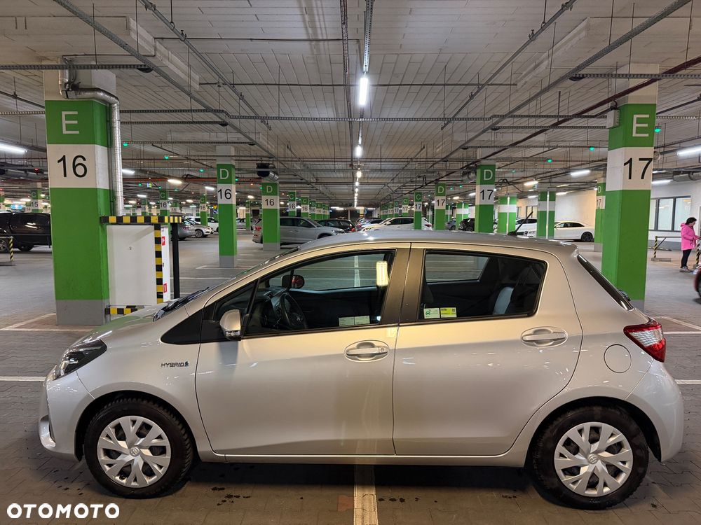 Toyota Yaris Hybrid 100 Premium - 10