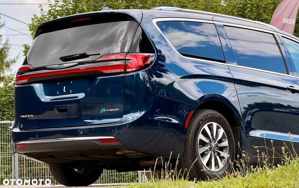 Chrysler Pacifica - 16