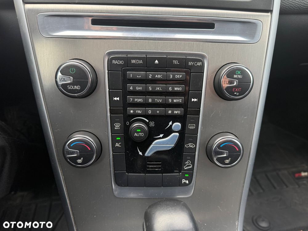 Volvo XC 60 D5 AWD Momentum - 33