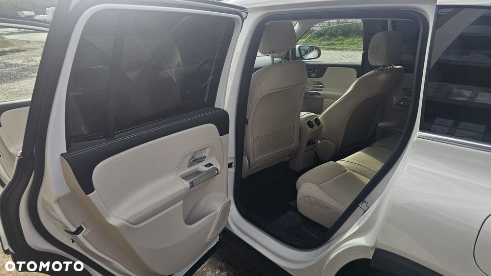 Mercedes-Benz GLB - 13