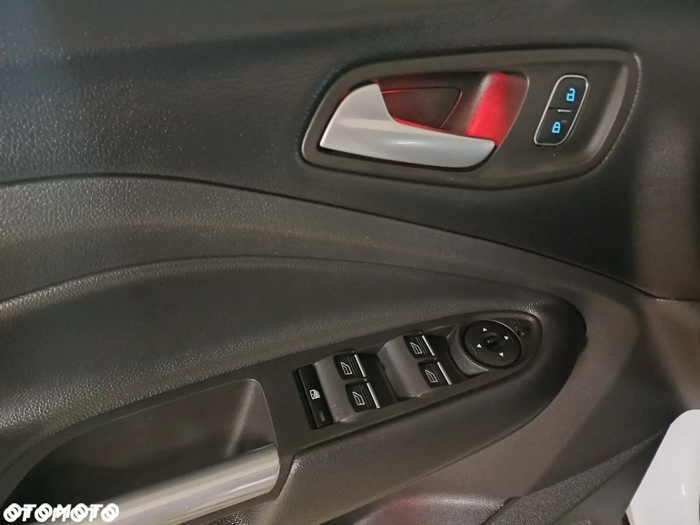 Ford Kuga 1.5 EcoBoost 2x4 Titanium - 29