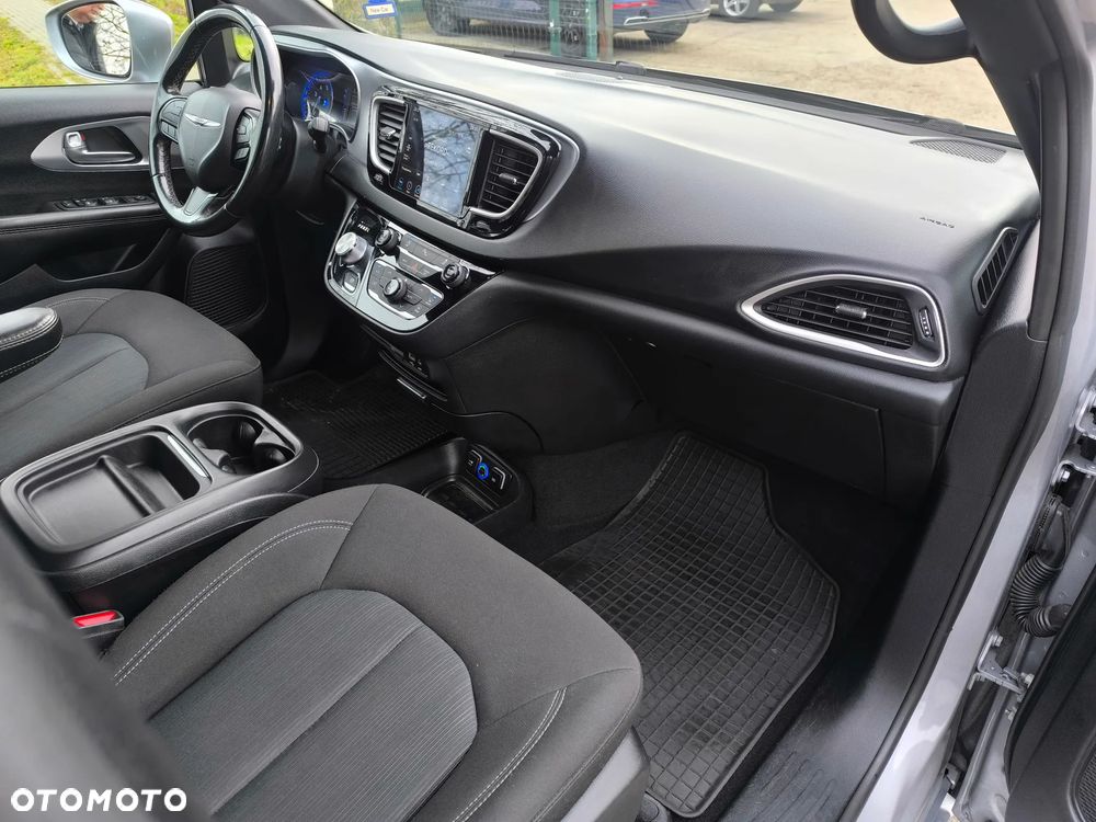 Chrysler Pacifica - 10