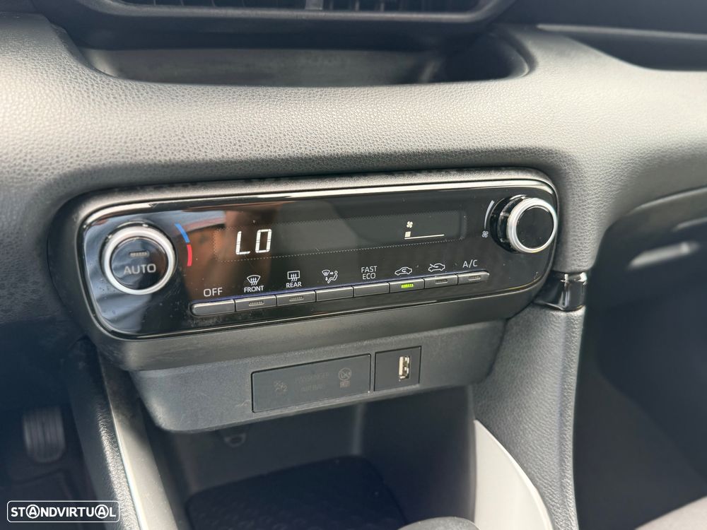 Toyota Yaris 1.5 HDF Comfort Plus - 24