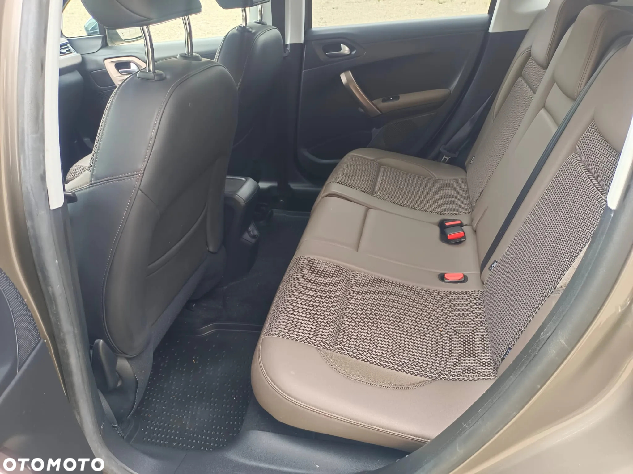 Peugeot 2008 e-HDi FAP 92 ETG6 STOP & START Allure - 14