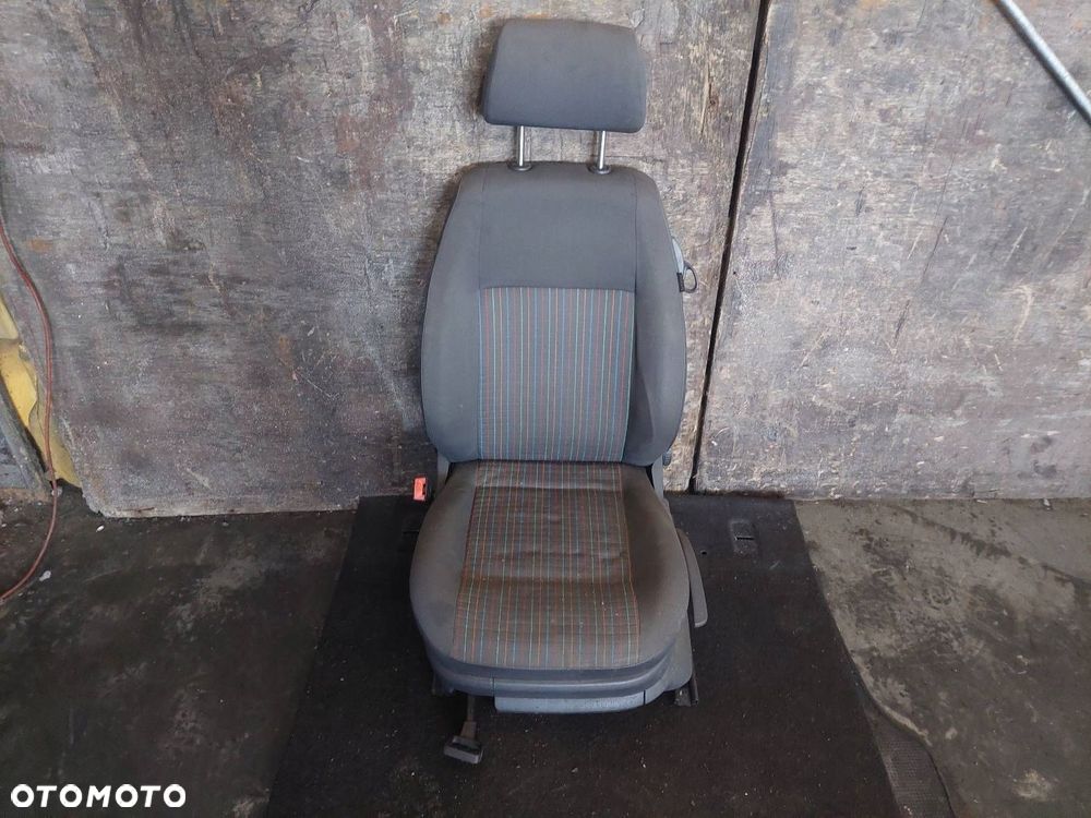 FOTEL LEWY PRZÓD VOLKSWAGEN POLO IV LIFT HATCHBACK 3D - 1