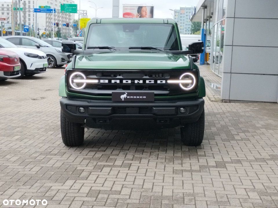 Ford Bronco - 8