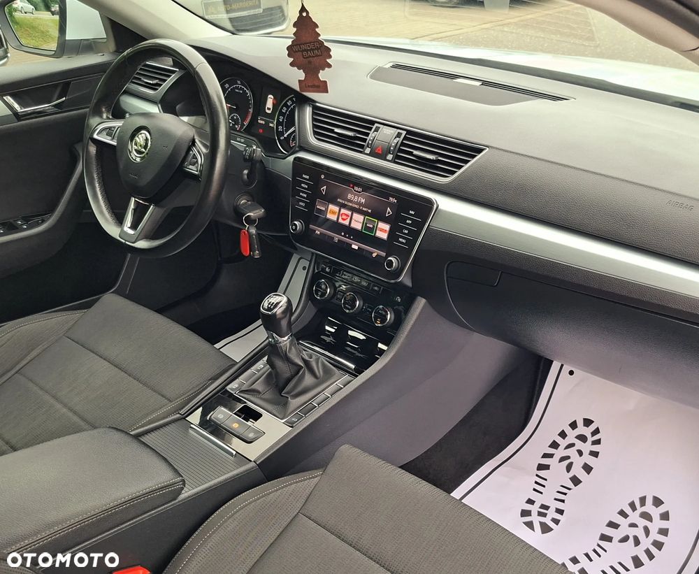 Skoda Superb 2.0 TDI Premium Edition - 25