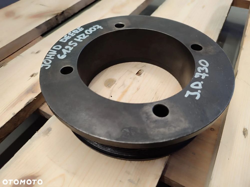 Koło pasowe R133879 wału korbowego silnika JOHN DEERE 6125HZ007 - 7