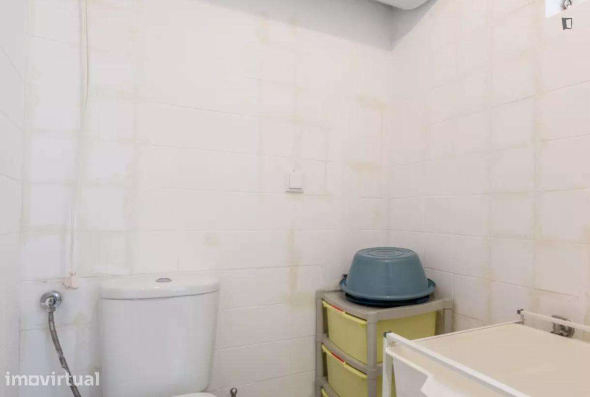 Quarto - localizado em Anjos Lisbon - Grande imagem: 2/11