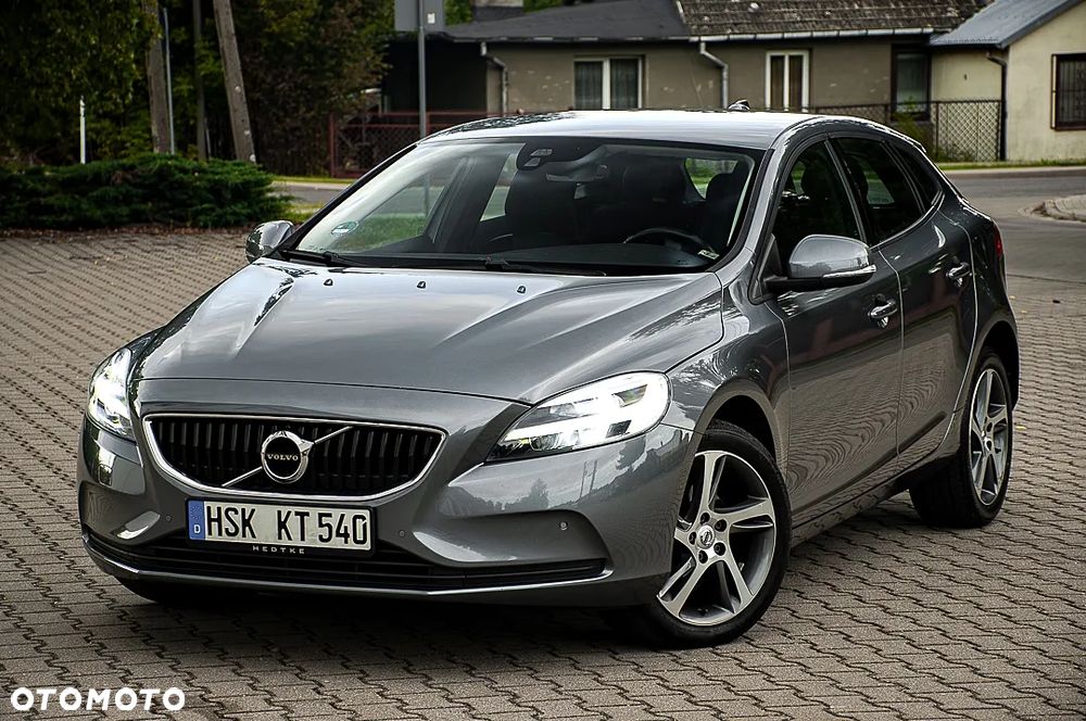 Volvo V40 D2 Drive-E Momentum - 1