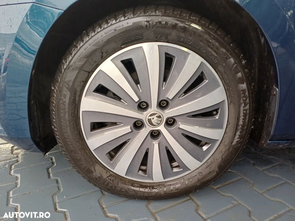 Skoda Superb 2.0 TDI DSG Style - 4