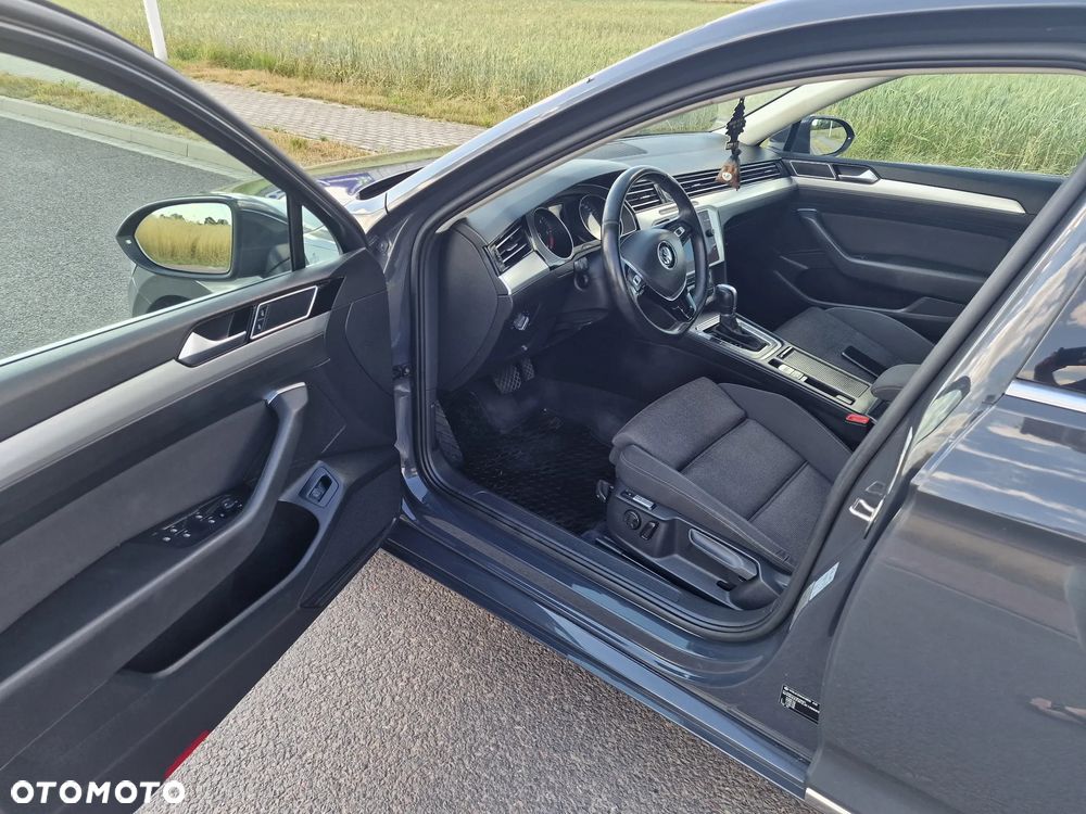 Volkswagen Passat - 19