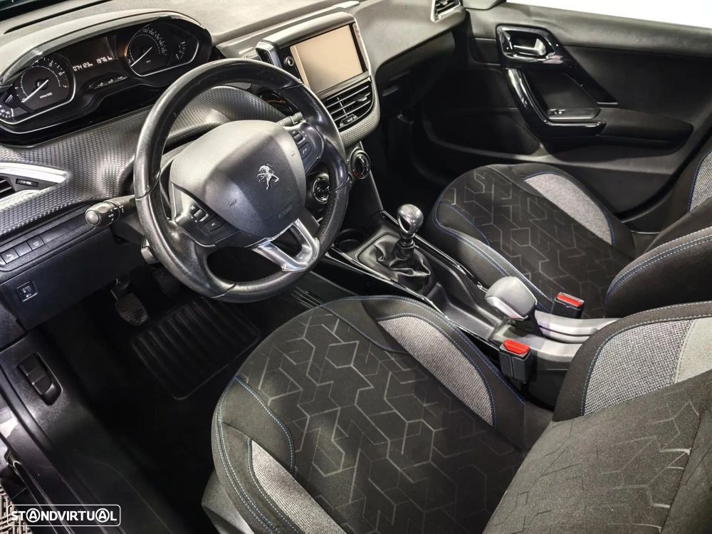 Peugeot 2008 1.2 PureTech Signature - 20
