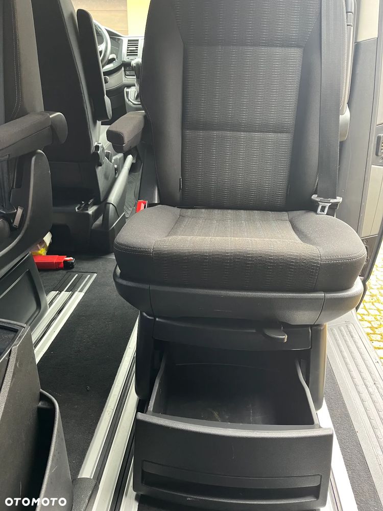 Volkswagen Multivan - 12