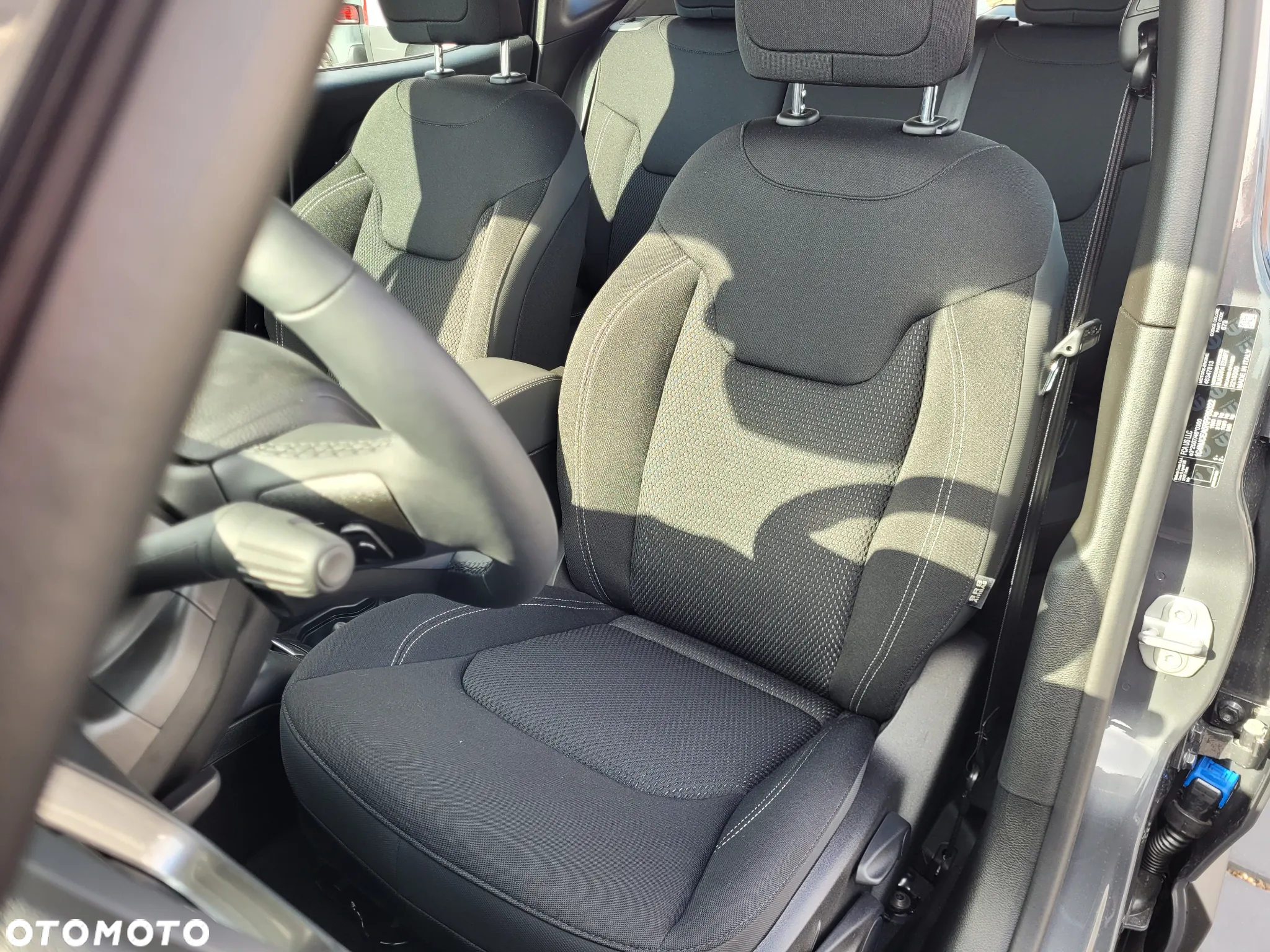 Jeep Renegade 1.5 T4 mHEV Altitude FWD S&S DCT - 23