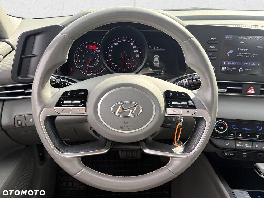 Hyundai Elantra 1.6 Smart CVT - 17