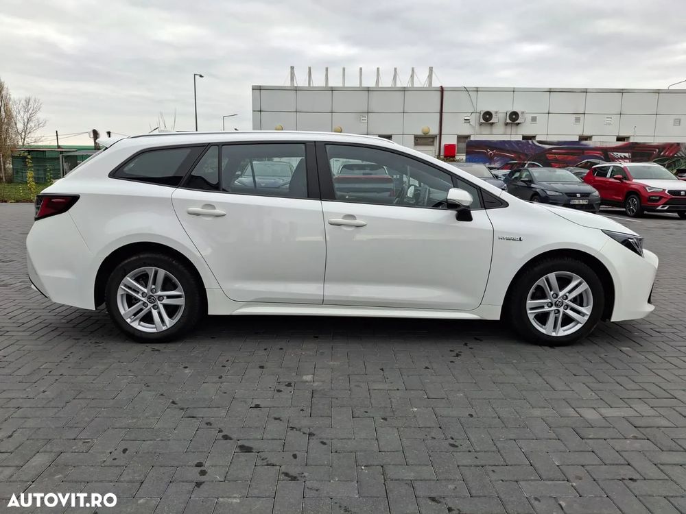 Toyota Corolla 1.8 Hybrid Business Edition - 4