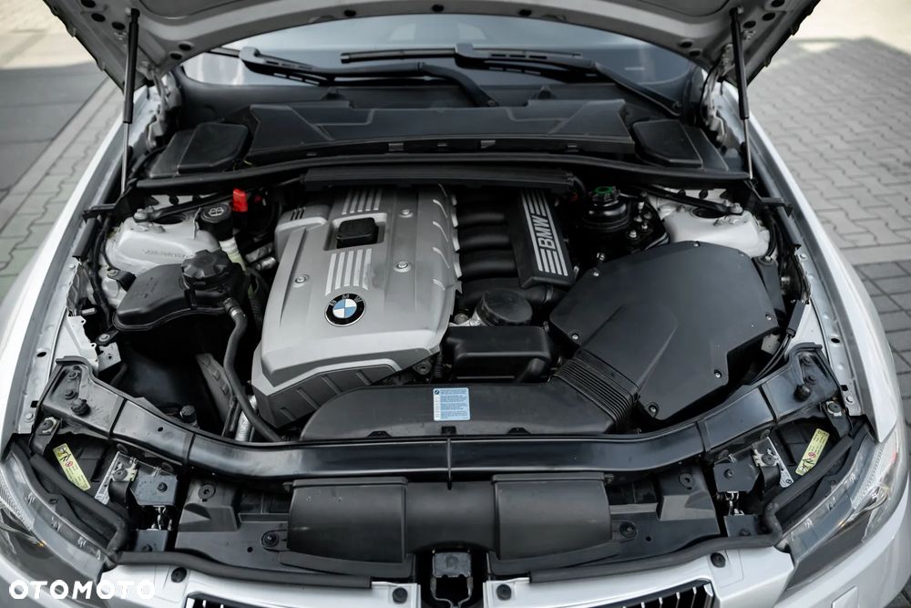 BMW Seria 3 330xi - 39
