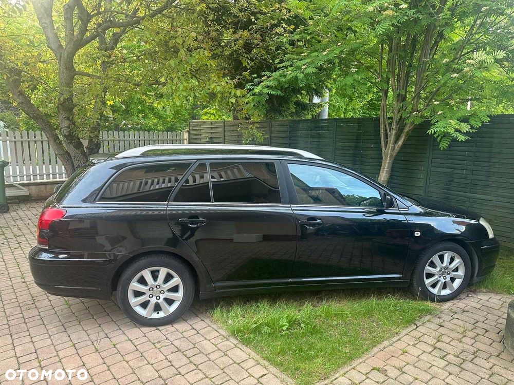 Toyota Avensis - 1