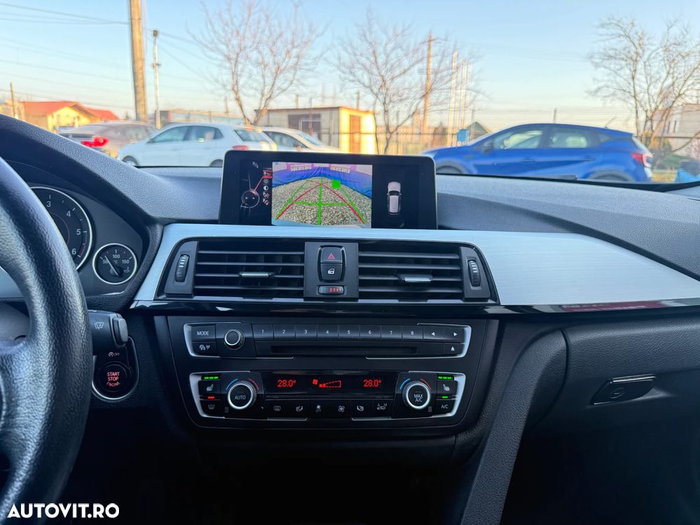 BMW Seria 3 320d Touring Aut. Blue Performance Sport Line - 17