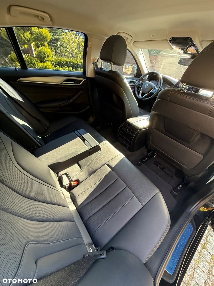 BMW Seria 5 518d - 17