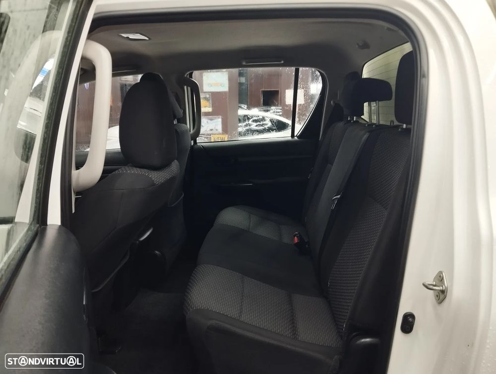 Toyota Hilux 2.4 D-4D 4WD CD CM - 11