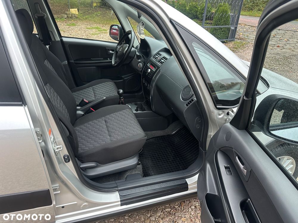 Suzuki SX4 1.6 GS / Premium - 14