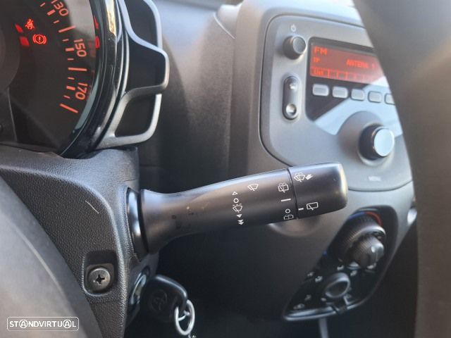 Toyota Aygo 1.0 X-Play - 16