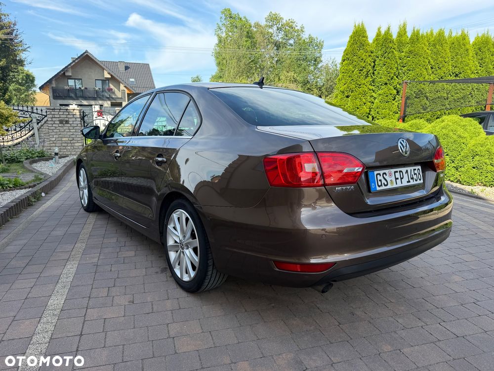 Volkswagen Jetta 1.6 TDI DSG Highline - 4