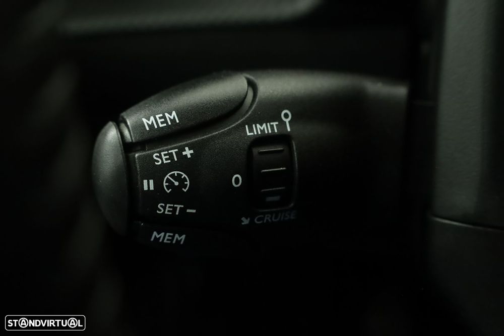 Peugeot 2008 1.2 PureTech Allure - 18