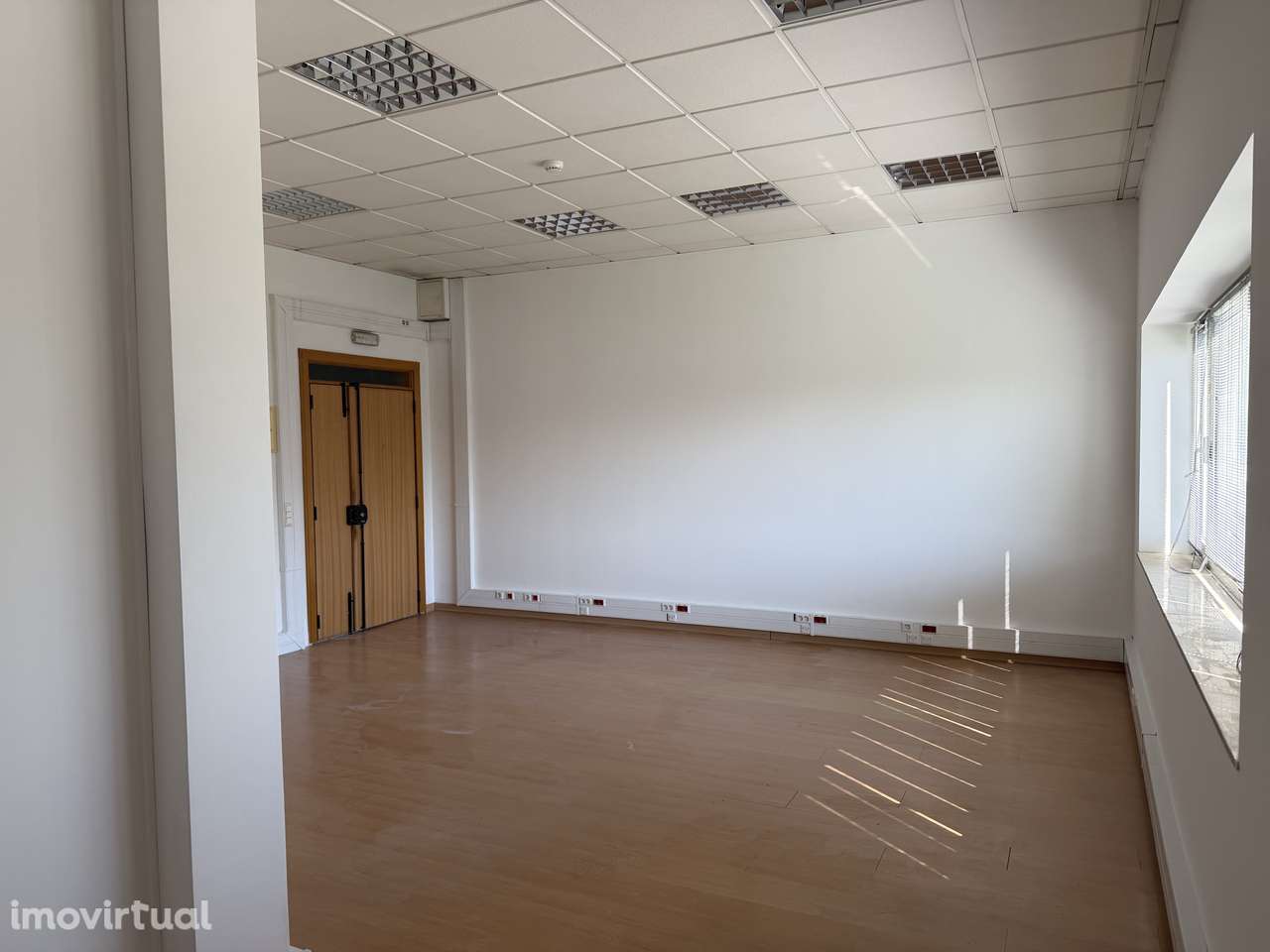 Escritório 42m2 | Porto | Estacionamento | Junto à Via Norte - Grande imagem: 5/6