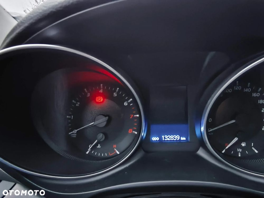 Toyota Avensis 1.8 Active - 12