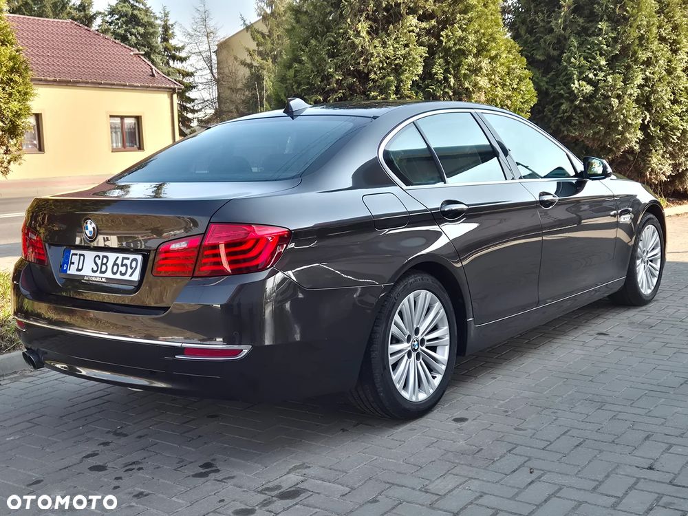 BMW Seria 5 520i Luxury Line - 11