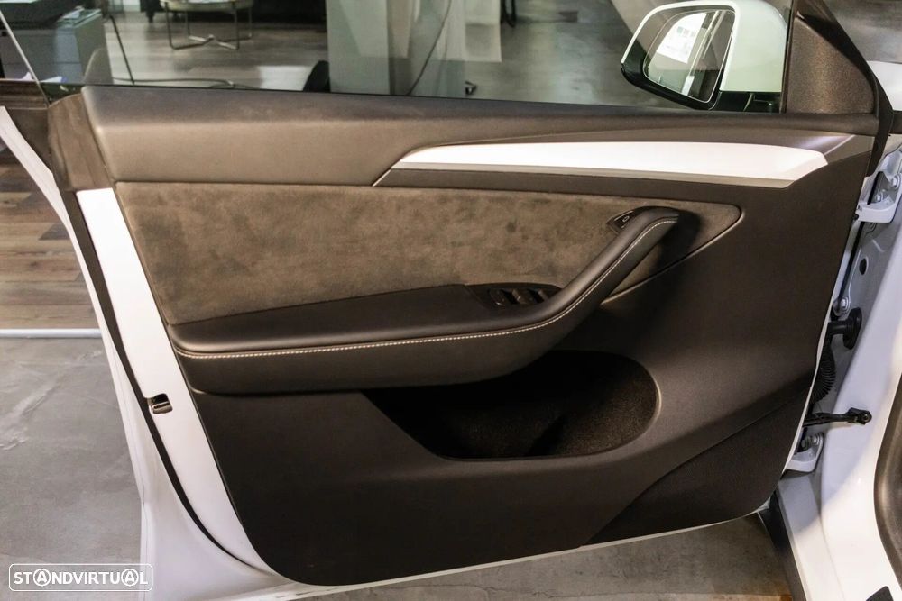 Tesla Model Y Tração Traseira - 32