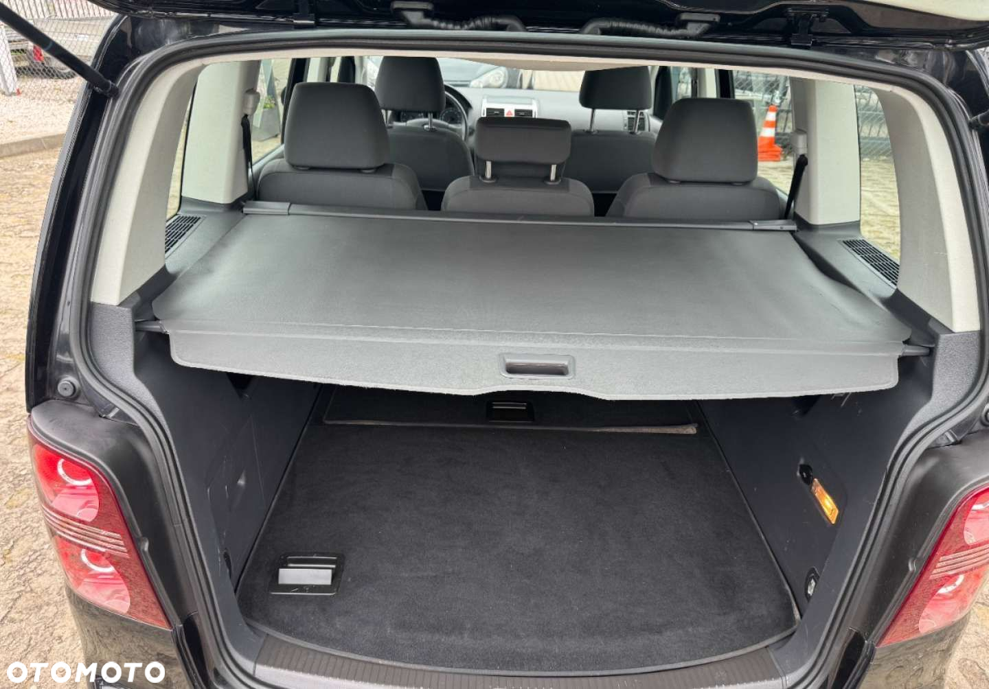 Volkswagen Touran - 28