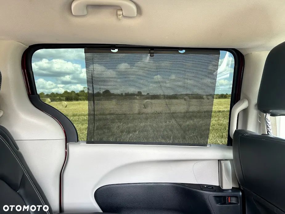 Chrysler Pacifica - 16