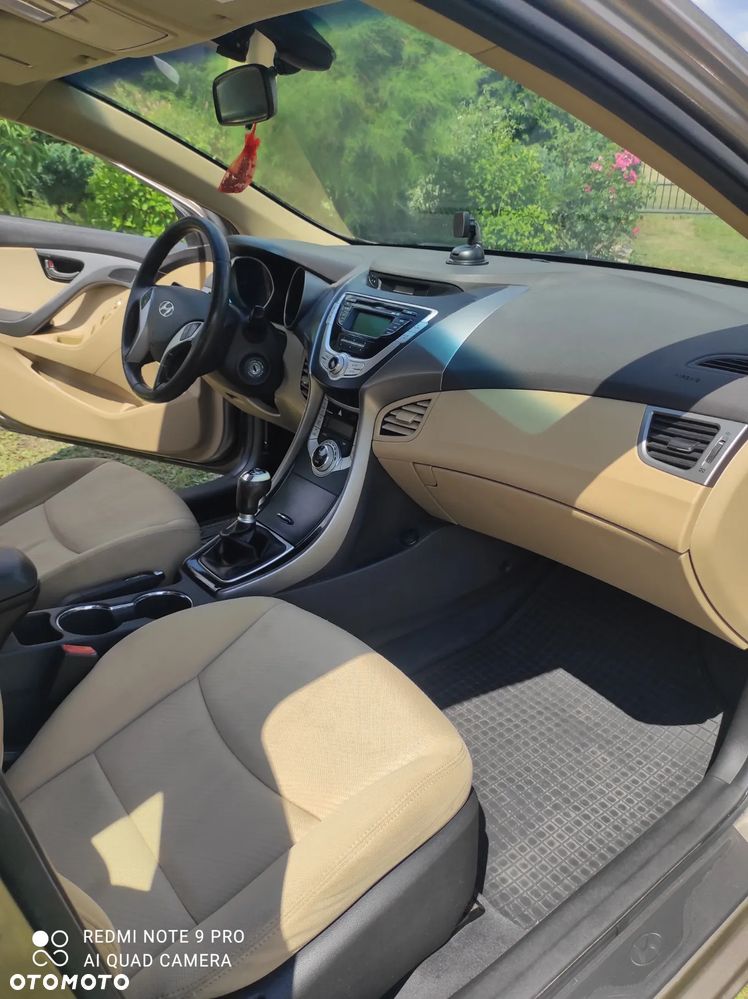 Hyundai Elantra 1.6 Comfort - 3