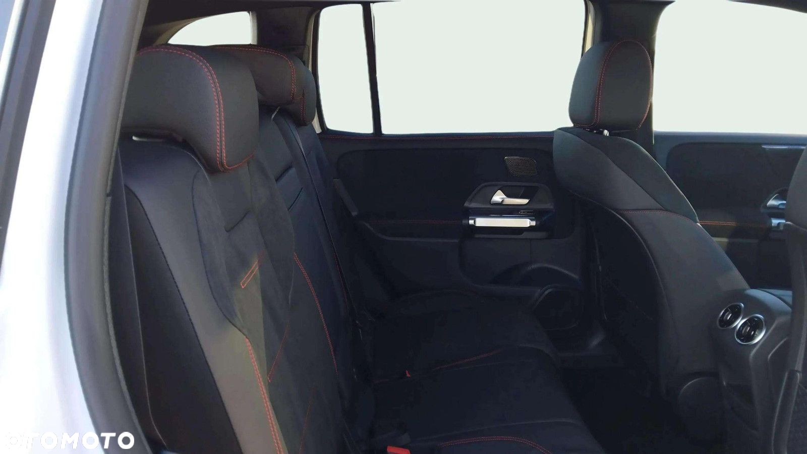 Mercedes-Benz GLB - 15