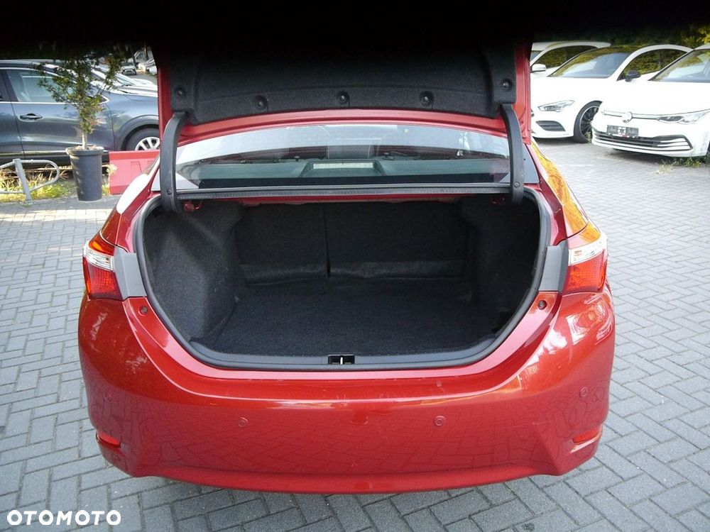 Toyota Corolla 1.6 Premium + - 15