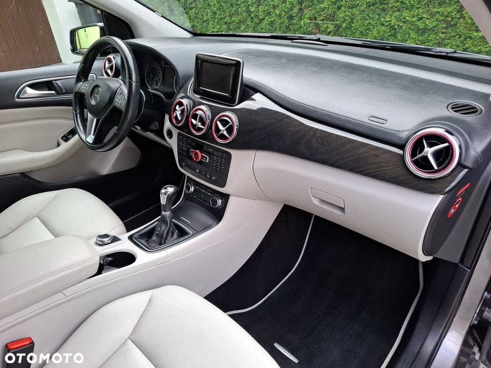 Mercedes-Benz Klasa B 200 (BlueEFFICIENCY) - 16