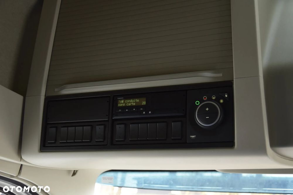 Volvo FH500 / EURO 6 / NOWY MODEL / KLIMATYZACJA POSTOJOWA / ACC / LEDY / 2 ZBIORNIKI / 2022 / NISKI PRZEBIEG / SERWISOWANY / SPROWADZONY - 36