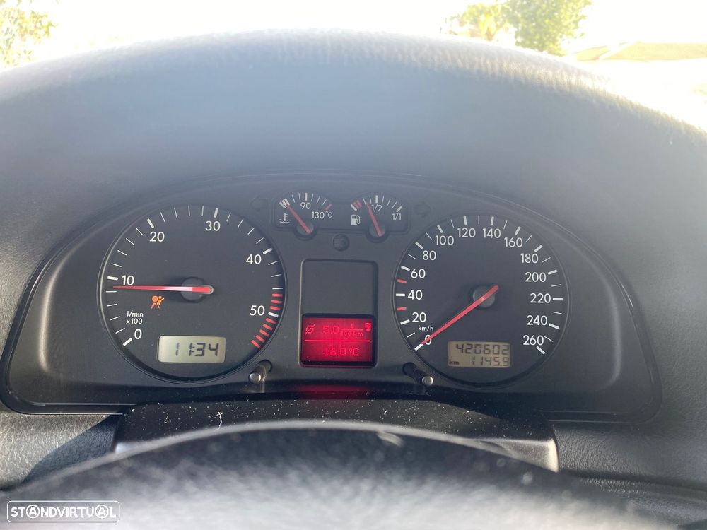 VW Passat 1.9 TDi Confortline - 5