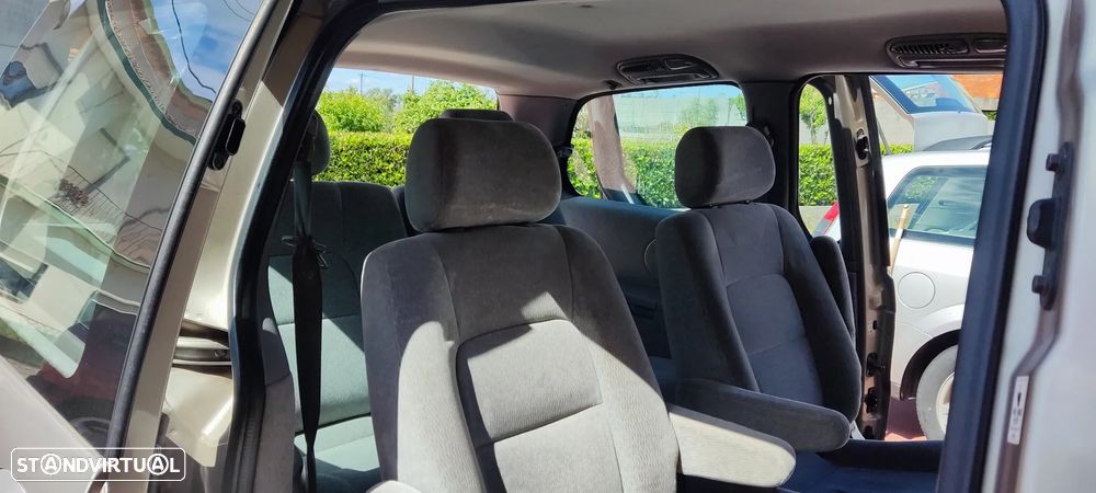 Kia Carnival 2.9 CRDi EX - 18