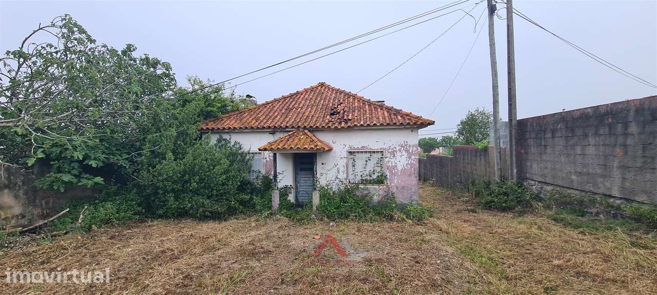 Moradia T3 Rés-do-Chão / Remodelação / Investimento / Vistas Castelo - Grande imagem: 3/23